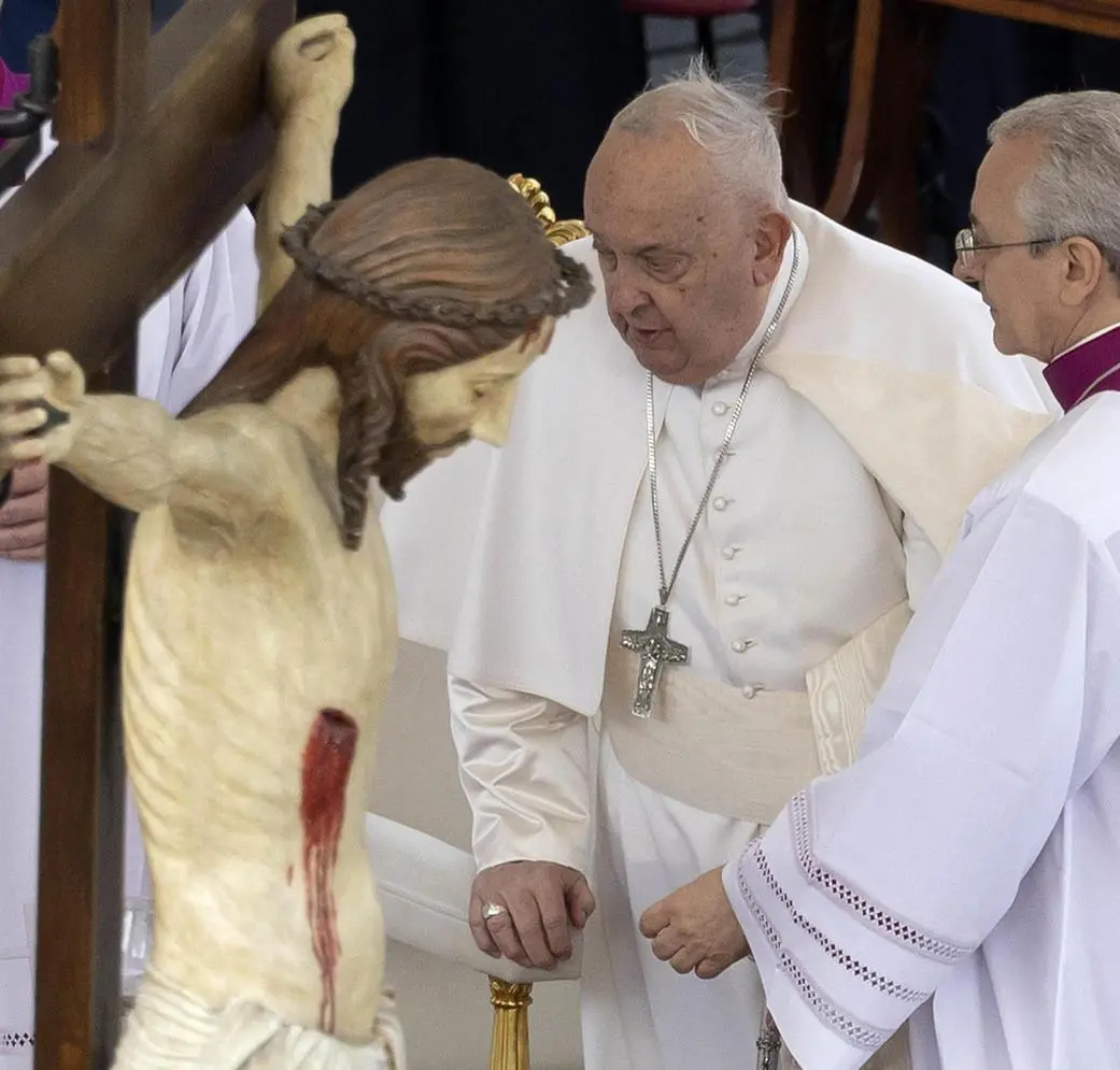 Il Papa e l’ipotesi rinuncia. Il cardinale. “Decide lui. Dipende dalla ripresa"