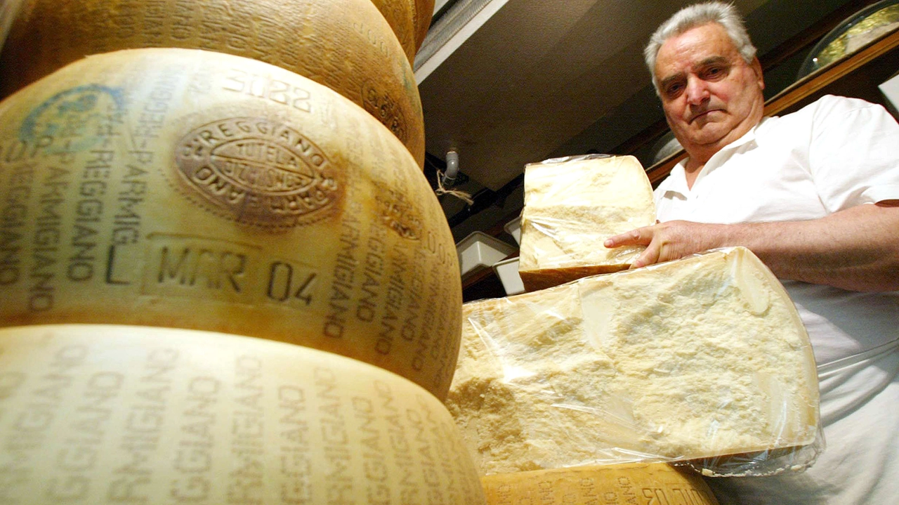 Dal Prosecco al Grana Padano, i super-dazi di Trump fanno tremare l'agroalimentare italiano: i prodotti colpiti e quanto si perde