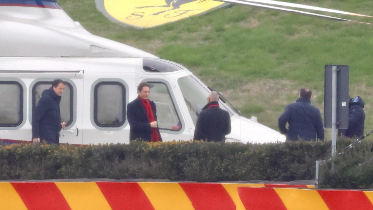 L'arrivo di John Elkan a Maranello per il filming day della nuova Ferrari SF-25 (foto Fiocchi)