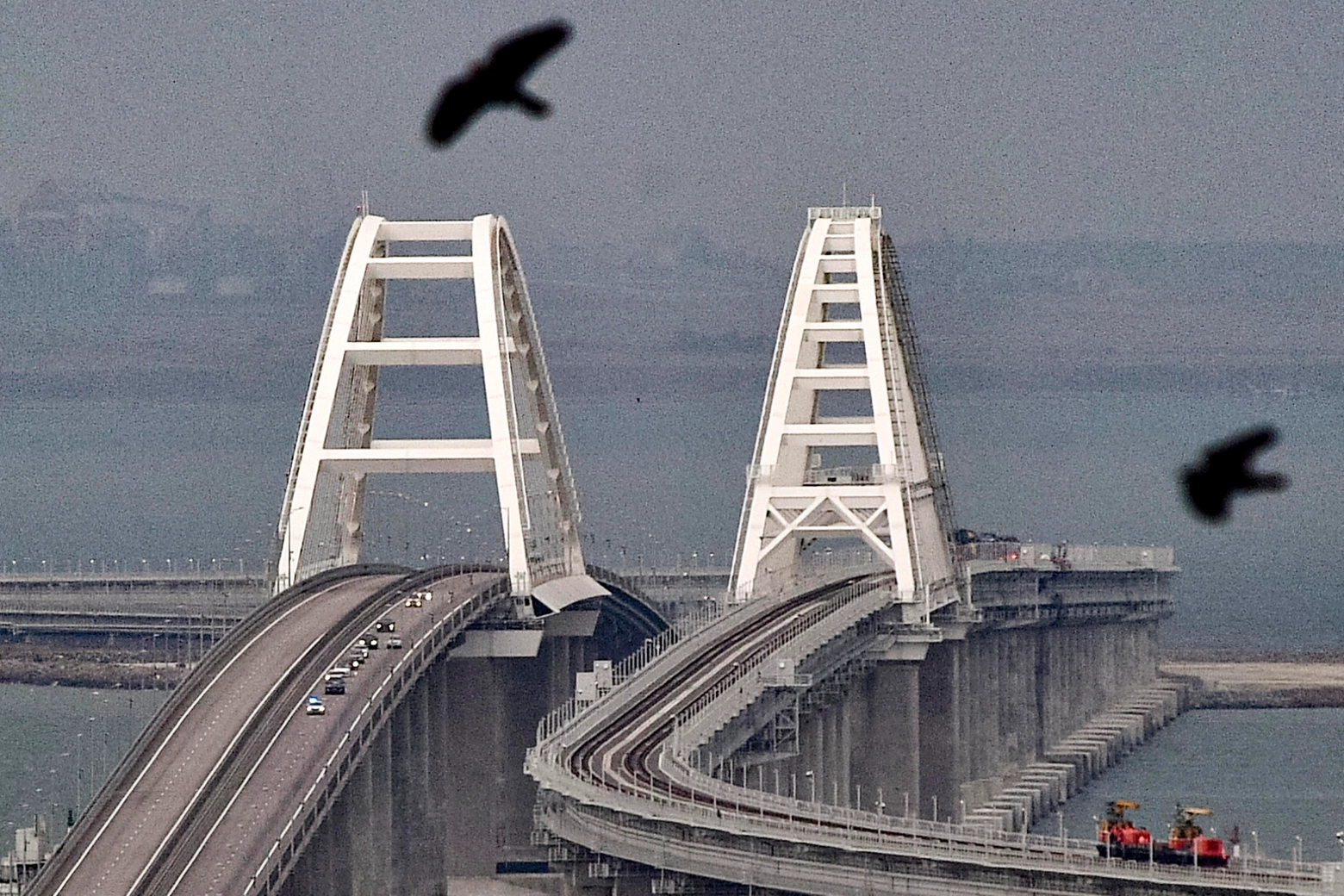 Il ponte di Kerch collega la Russia alla Crimea occupata (Epa)