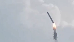 Il razzo Tianlong-3 è salito senza controllo per un centinaio di metri, prima di precipitare (Weibo)