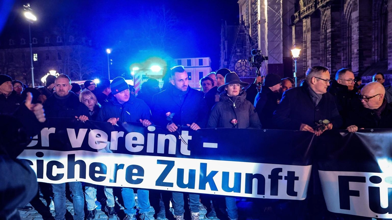 Un momento della manifestazione di ieri dell’ultradestra. Al centro Alice Weidel, leader di Afd