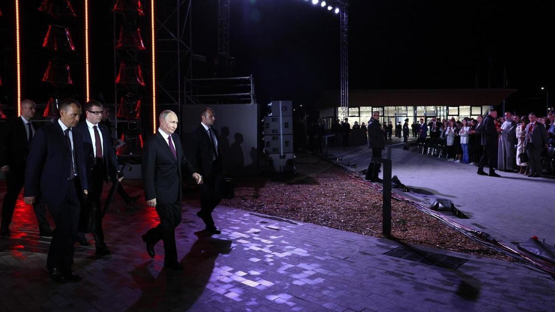 Putin in visita alle truppe nella regione di Kursk