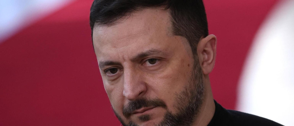 Zelensky denuncia centinaia di attacchi russi: violazioni delle sanzioni sulle armi