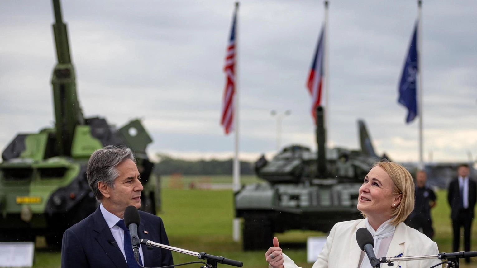 Vertice Nato sull’Ucraina. Il sì di Biden alle armi Usa da usare anche in Russia. Il Vaticano: no all’escalation