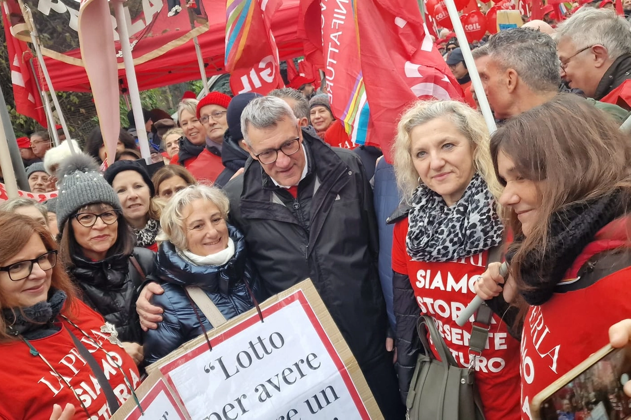 Landini a Bologna per lo sciopero generale (Dire)