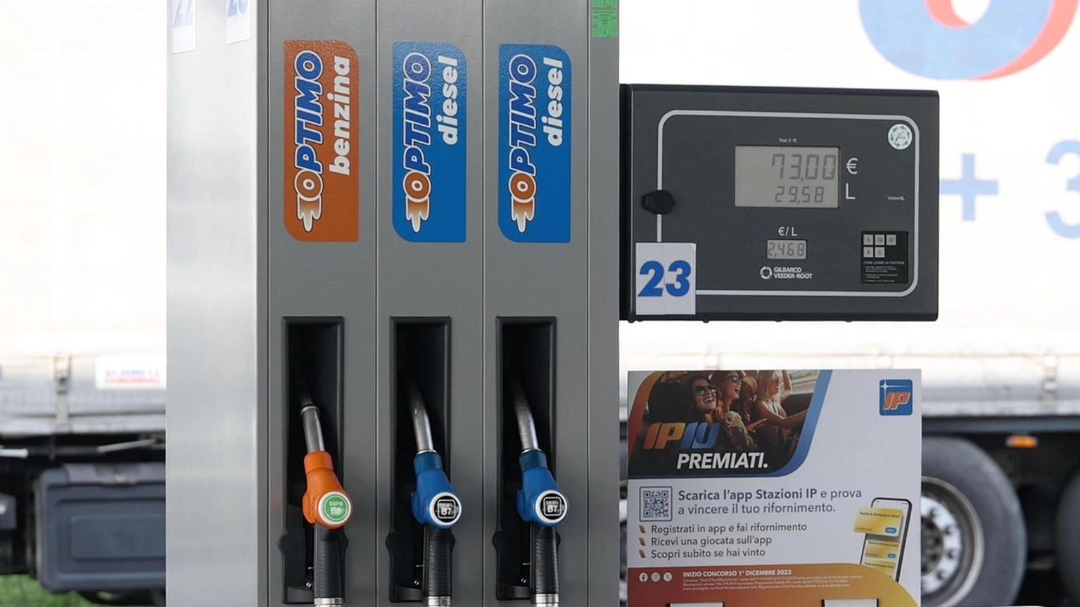 Ribassi sui carburanti, verde self a 1,914 euro al litro