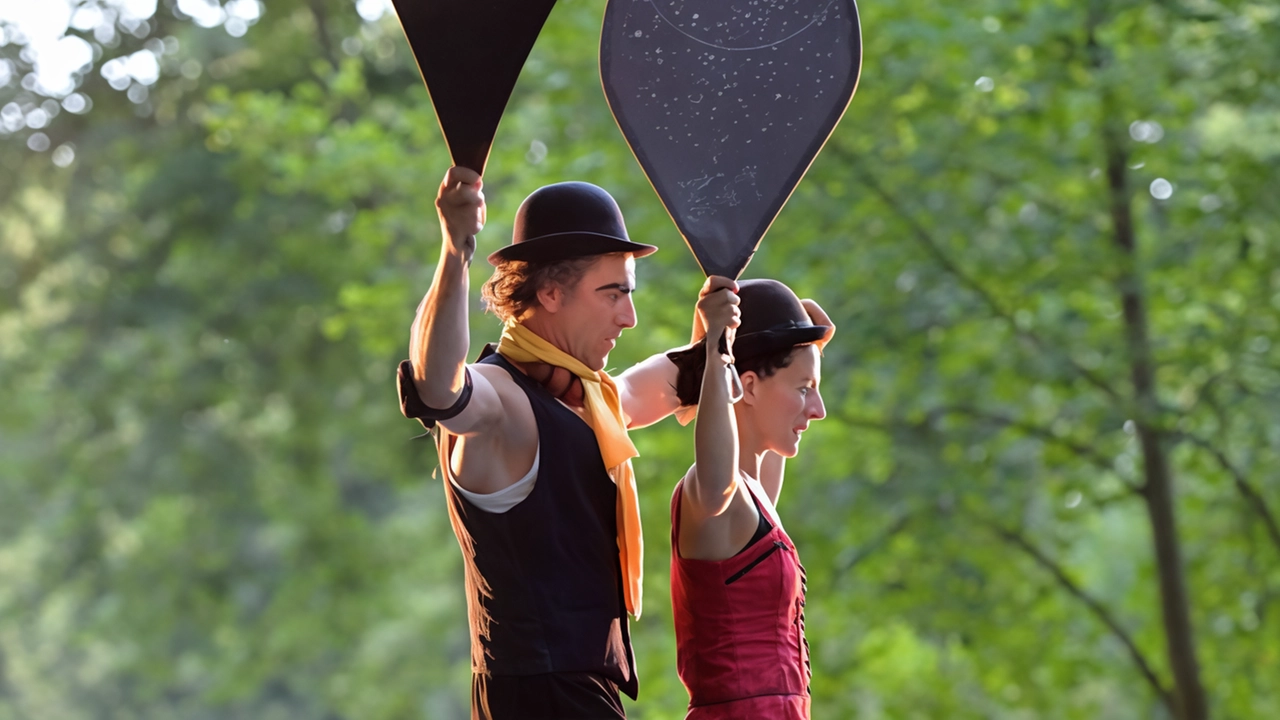 L'ottava edizione di "Ferragostia" ad Ostia Antica valorizza le ricchezze storiche e paesaggistiche del Municipio X con visite guidate e spettacoli di arte di strada, circo, musica e danza. Un'occasione unica per immergersi in atmosfere suggestive e trasportarsi in mondi e epoche diverse, fino al 16 agosto.