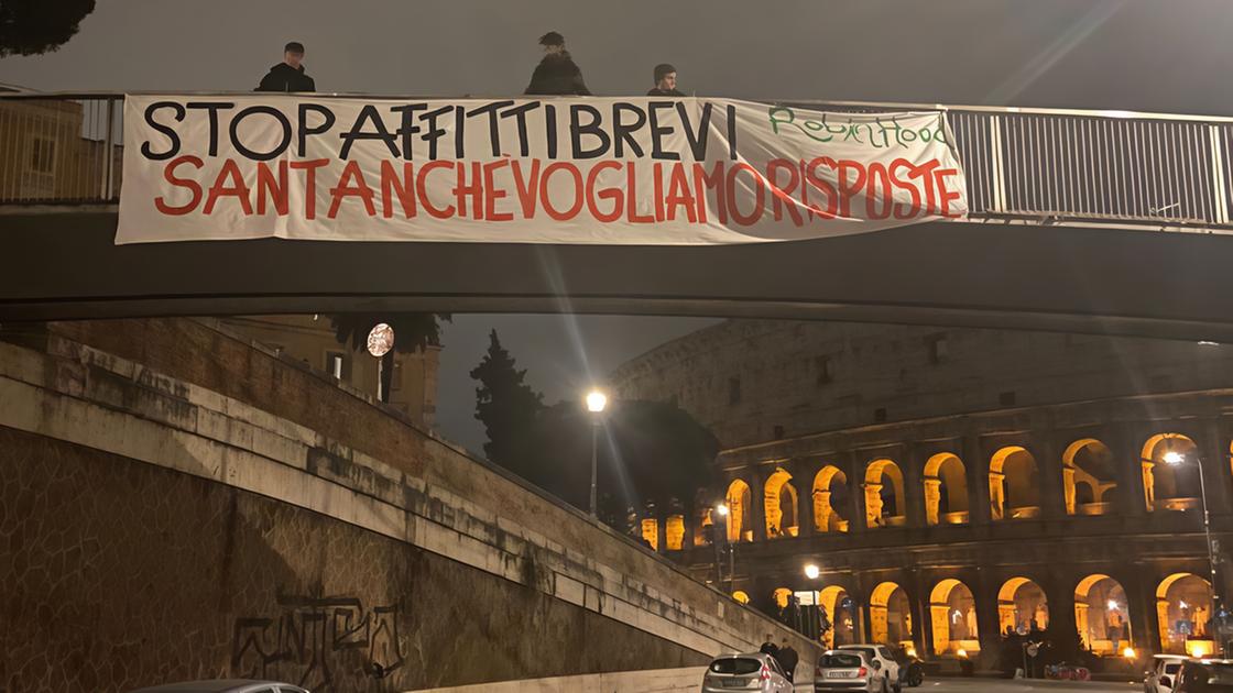 Protesta anti affitti brevi. Blitz notturno in tutt’Italia nel nome di Robin Hood