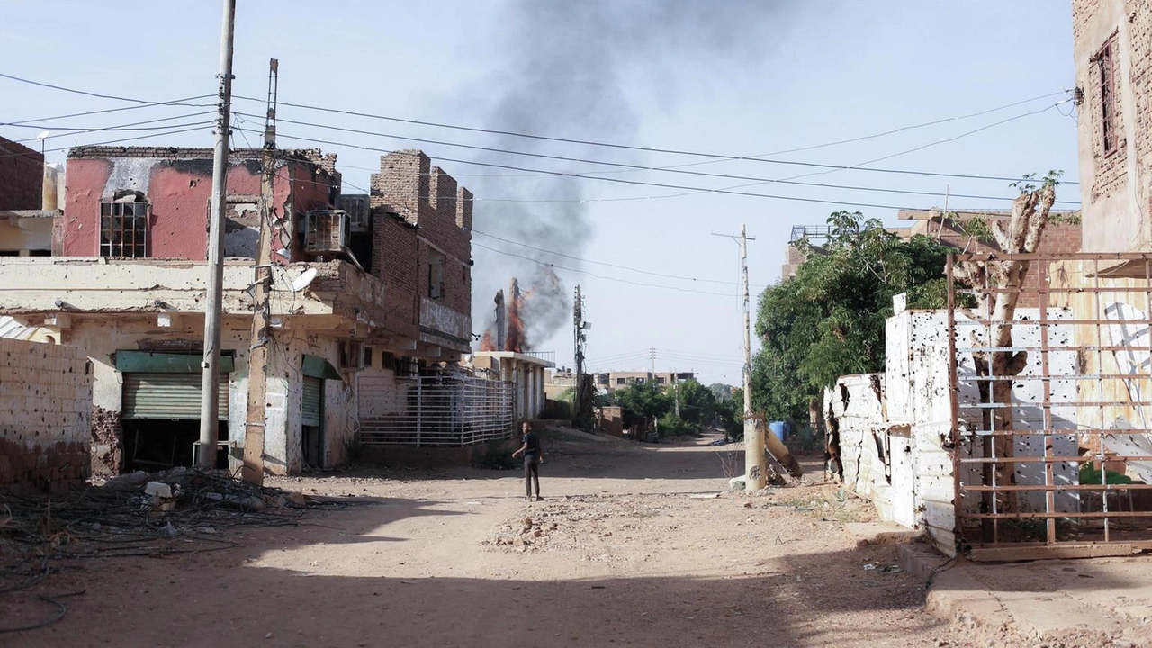 L'esercito sudanese ha ripreso il controllo del palazzo presidenziale dai ribelli delle Forze di rapido intervento dopo una dura battaglia.