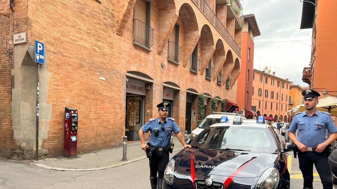 Sequestrata e violentata da tre uomini a Bologna, arrestati