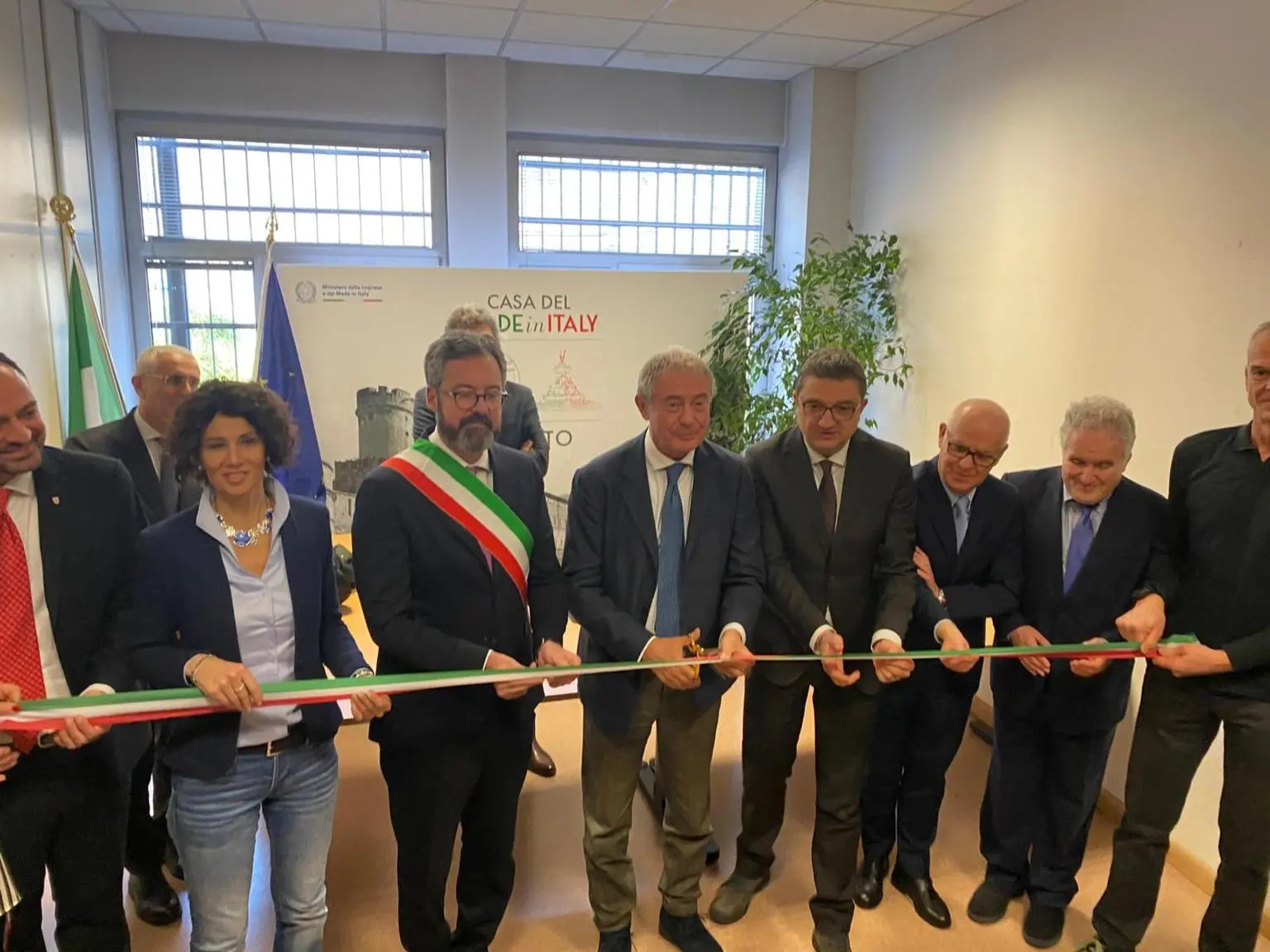 Adolfo Urso inaugura la Casa del Made in Italy a Trento per lo sviluppo economico