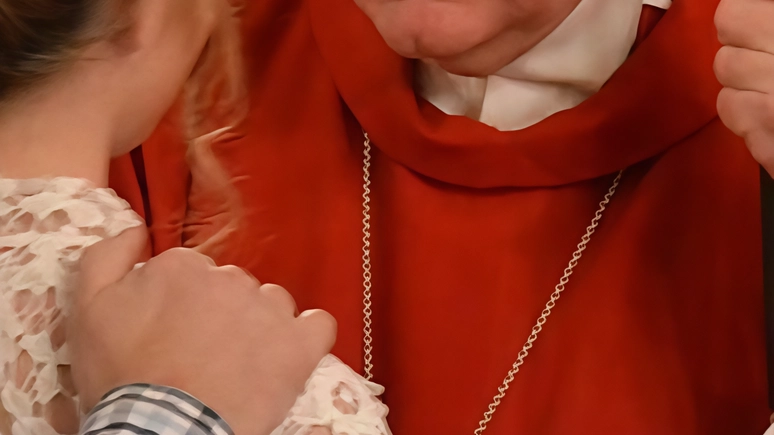 Scandalo nella Chiesa tedesca. Coprì un sacerdote pedofilo, vescovo silurato da papa Francesco