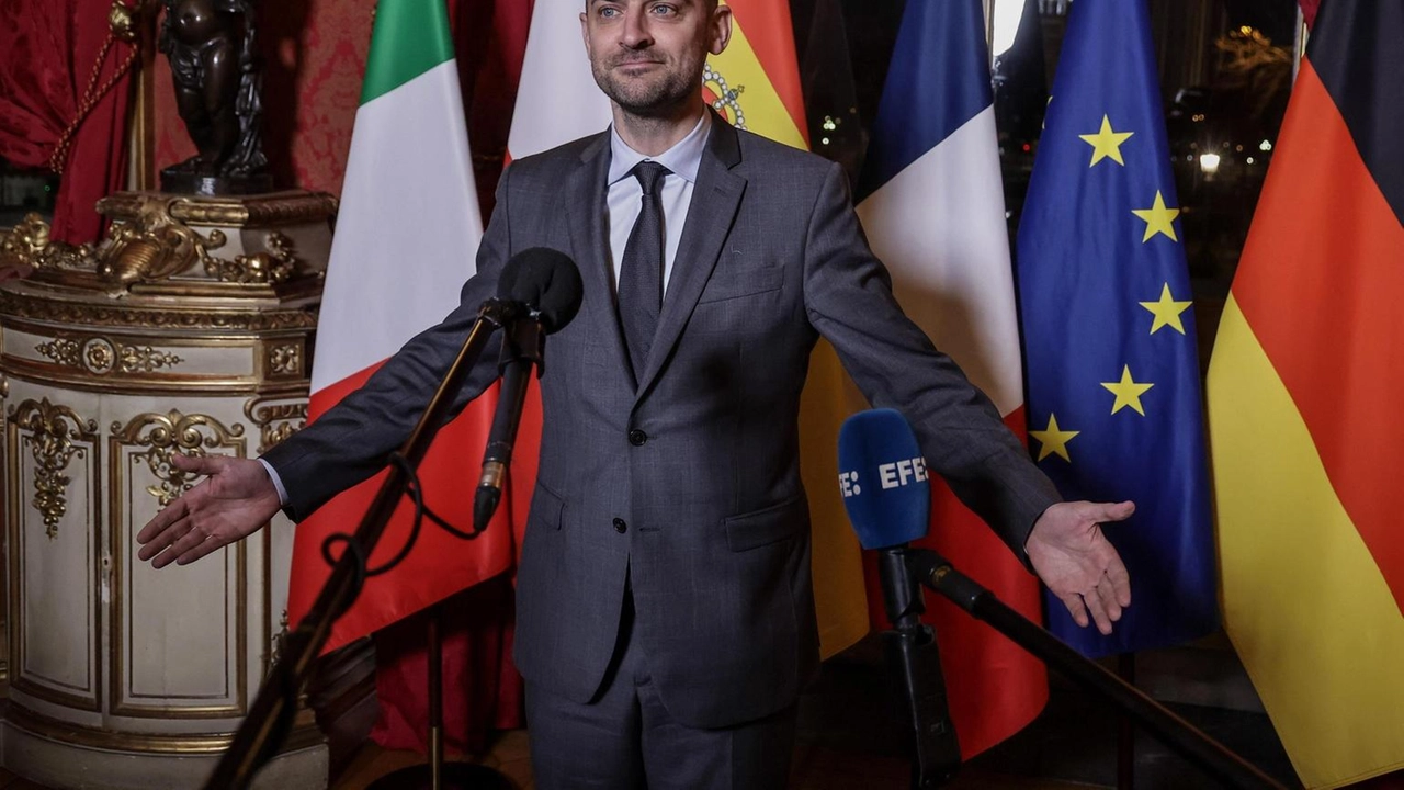 Emmanuel Macron riunisce i leader europei per discutere di sicurezza e Ucraina. Partecipazione del Regno Unito incerta.