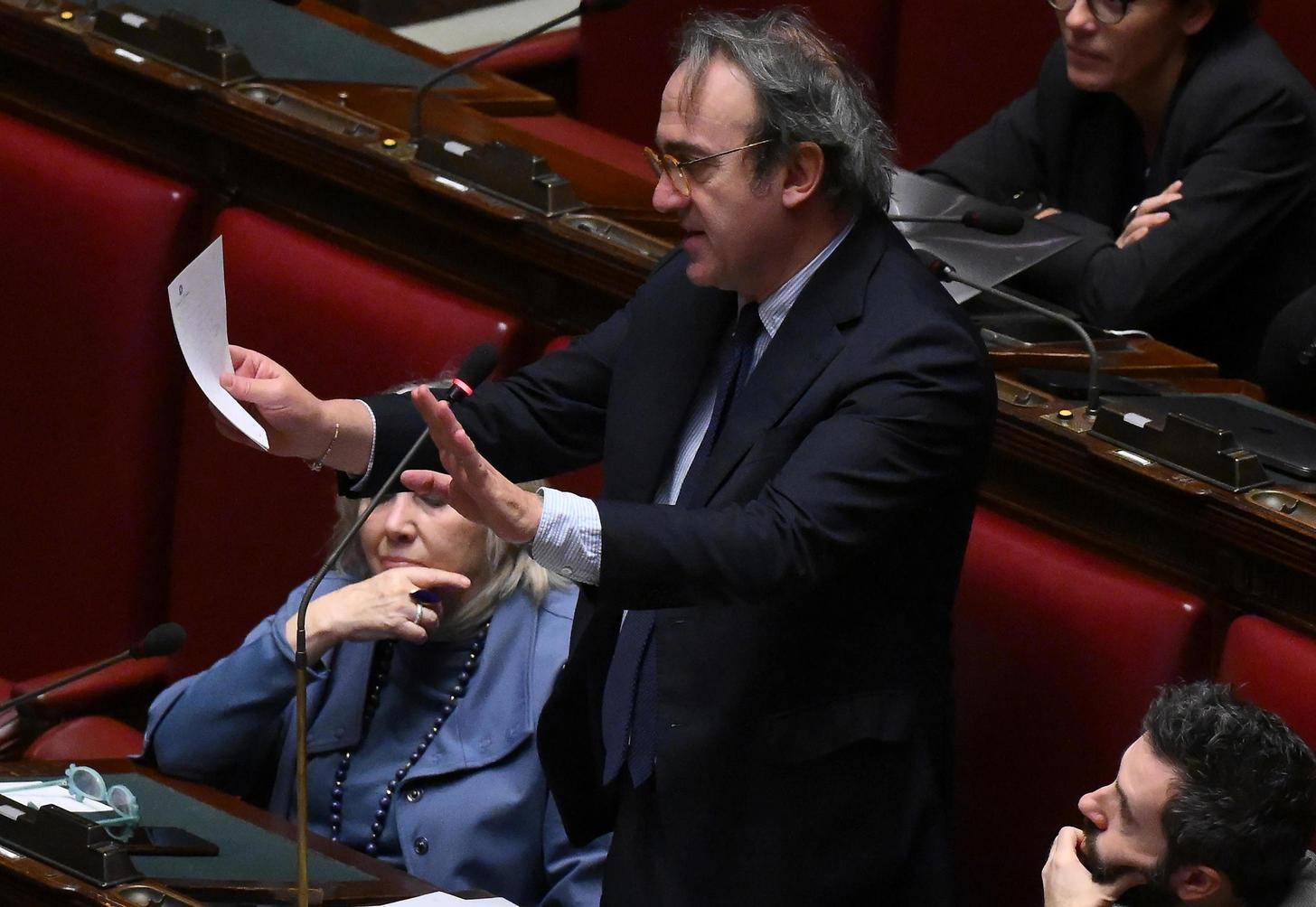 Bonelli all’attacco : "Il governo corre ai ripari. Ma il rincaro è causa sua"