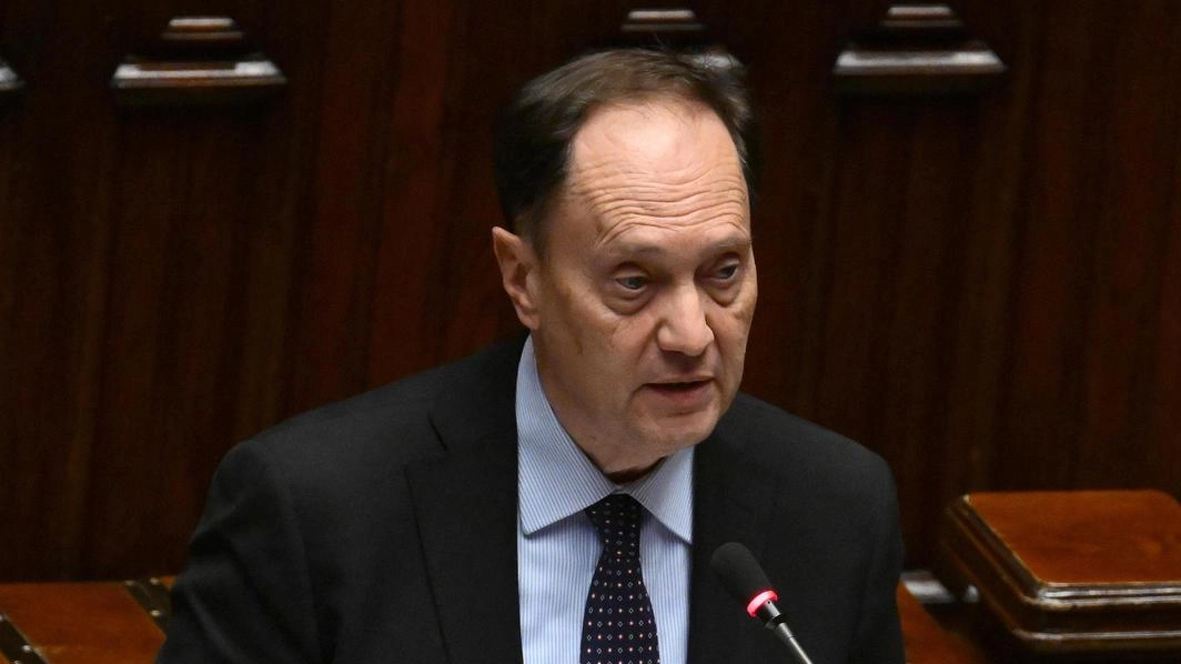 Il ministro Luca Ciriani rassicura sull'informativa in Parlamento, affidata a due ministri capaci di rispondere alle opposizioni.