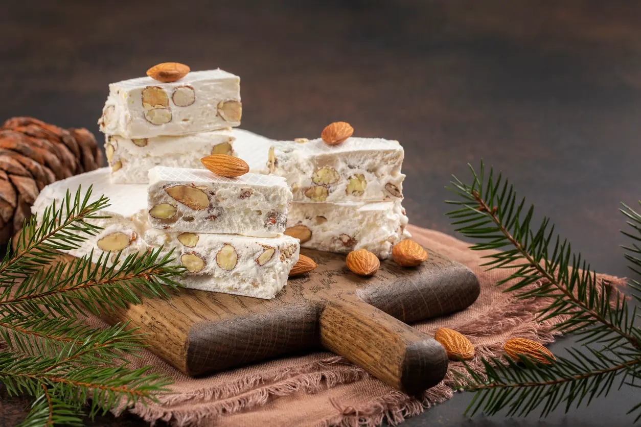 Torrone, l'altro dolce di Natale: origine, ricetta classica e varianti regionali