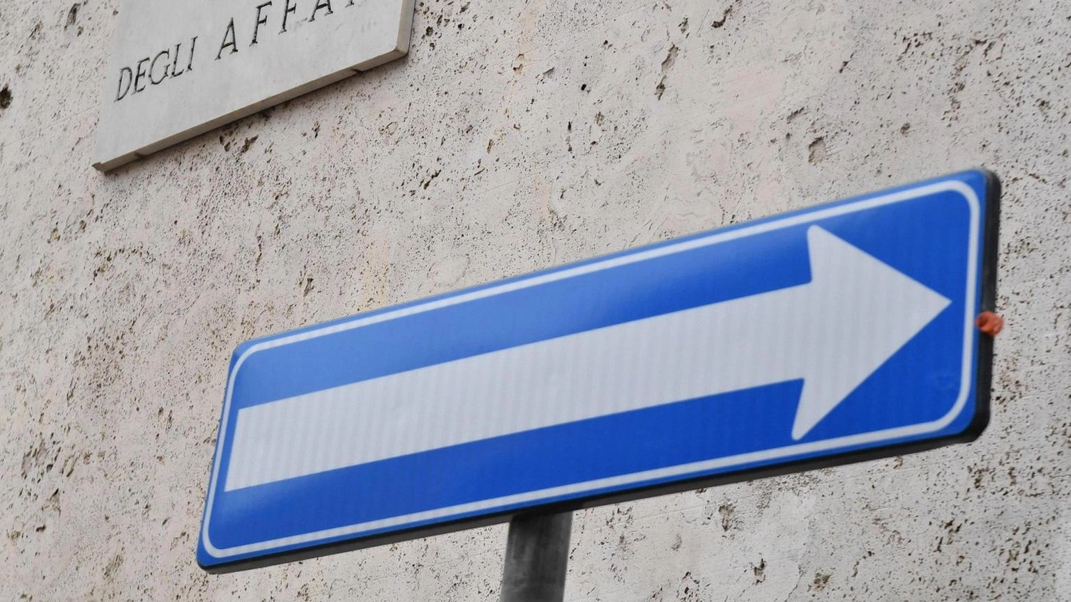 Borsa: Milano in rialzo con Iveco, Stellantis e Webuild