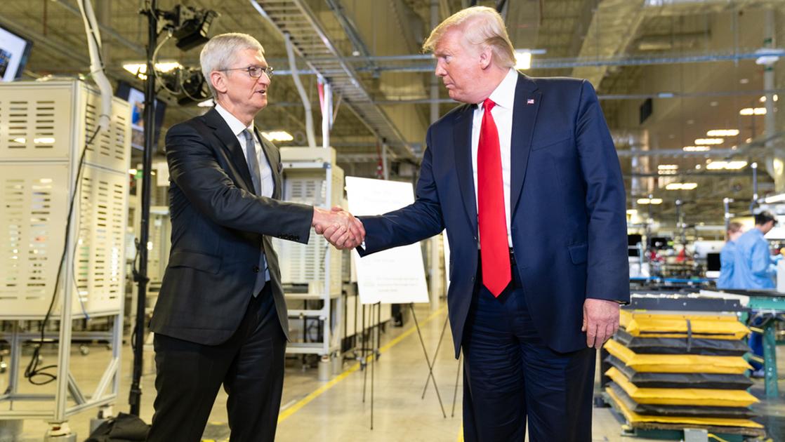 Le Big Tech si inchinano a Trump, ma Apple punta i piedi sui diritti. Il caso Stati Uniti Meta