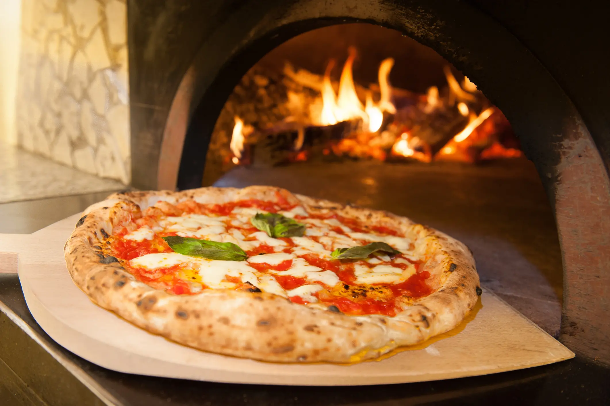 World Pizza Day: sette turisti su dieci vengono in Italia anche per la pizza