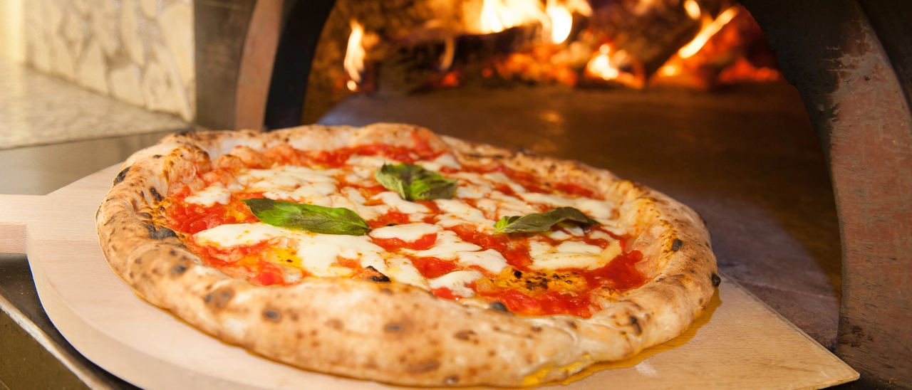 World Pizza Day: sette turisti su dieci vengono in Italia anche per la pizza