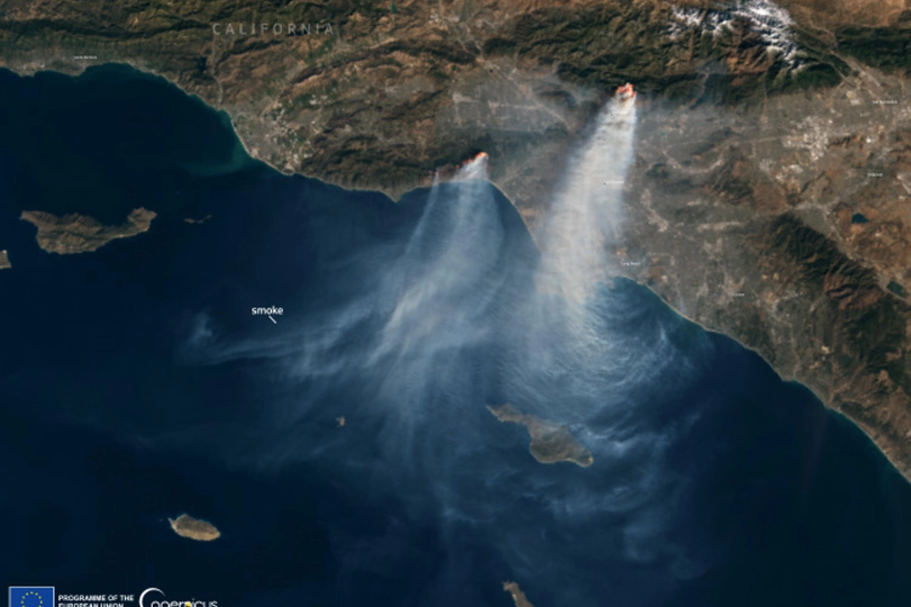 Gli incendi di Los Angeles coprono un'area pari a San Francisco. Immagine dal satellite Copernicus Sentinel-3