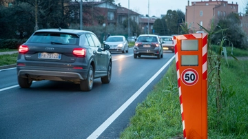 Nuovo codice della strada 2024, dal contromano agli autovelox: cosa cambia per multe e patenti. Il testo in Pdf