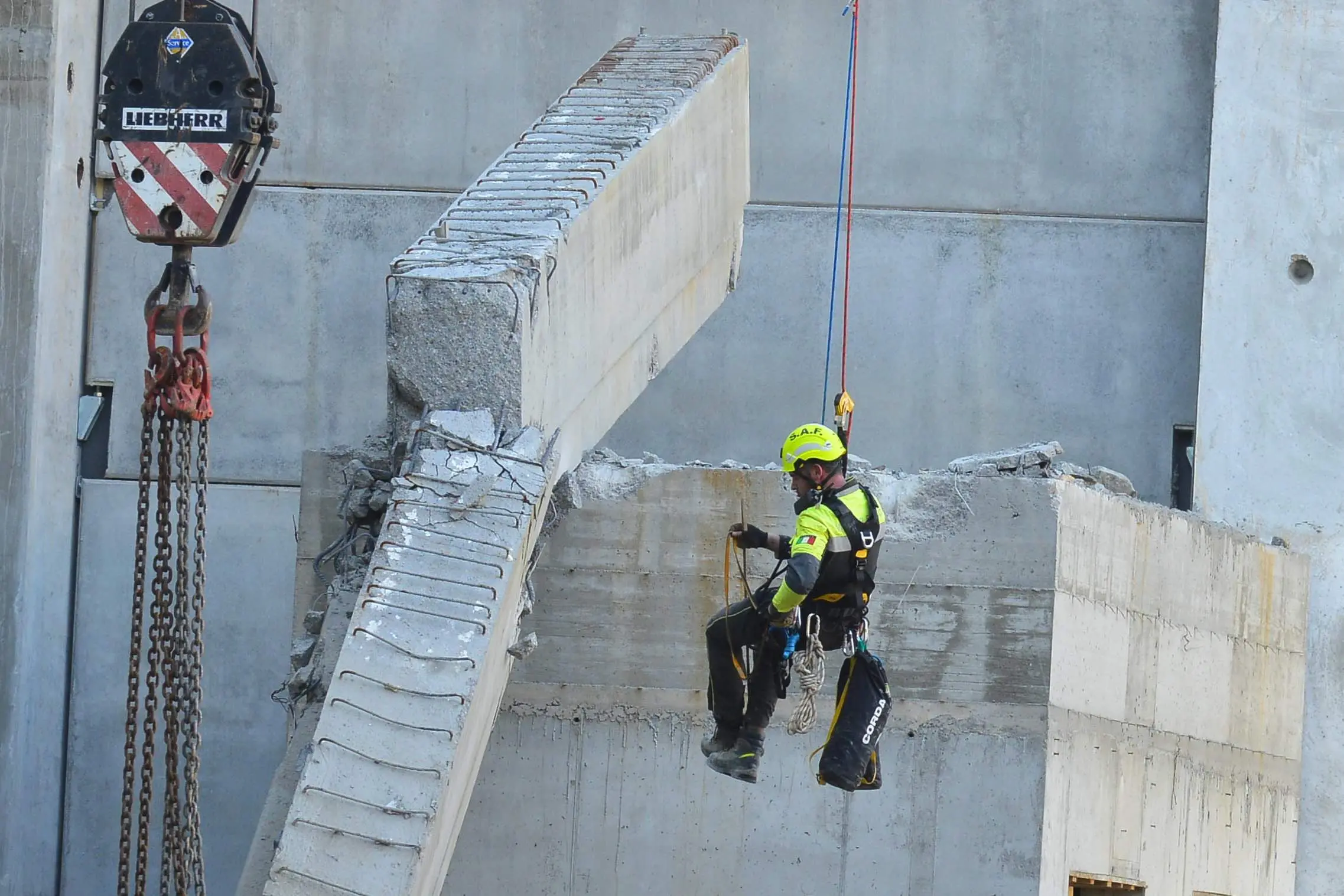 Firenze, crollo nel cantiere di via Mariti: tre indagati e sequestri nell’impresa che ha prodotto la trave