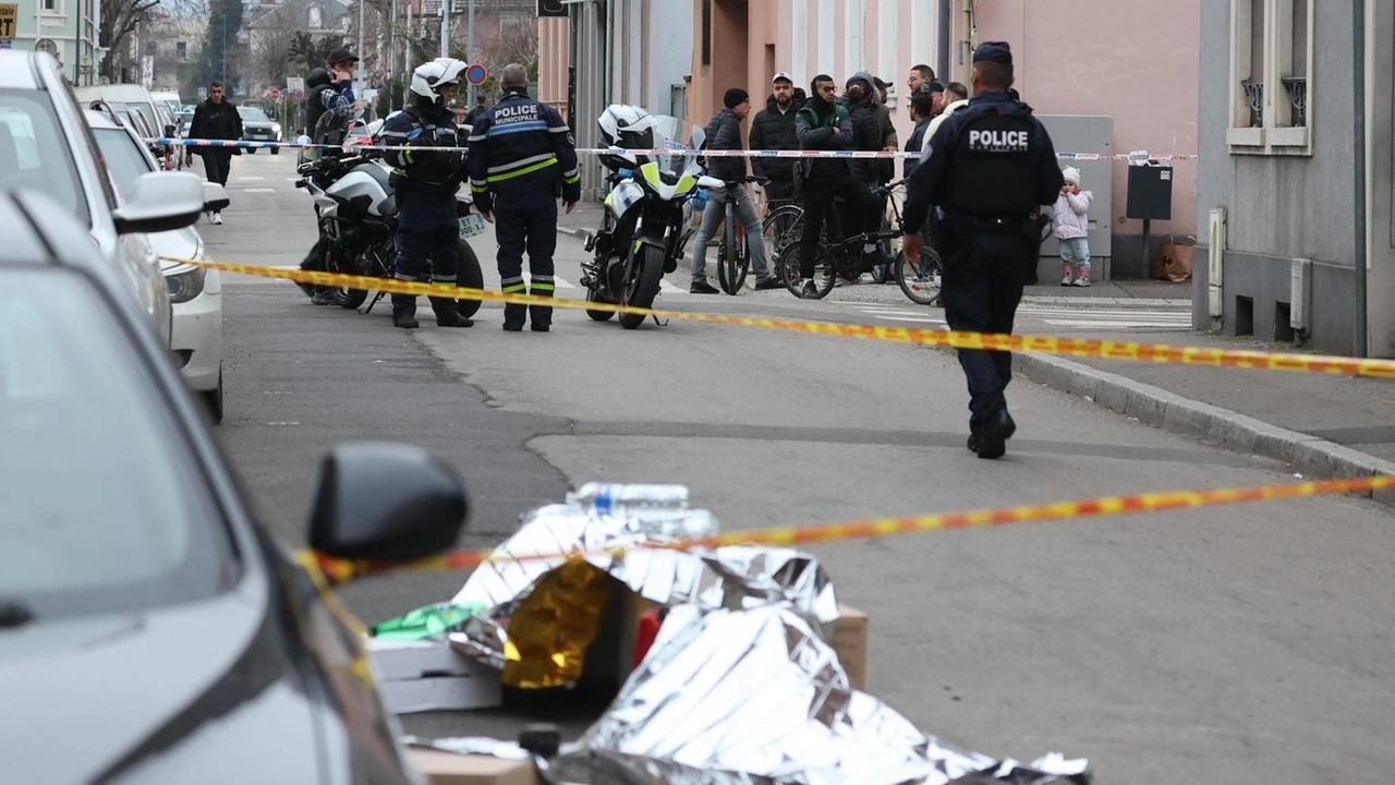 Arrestati altri tre sospetti nell'attentato di Mulhouse. Procura antiterrorismo indaga sull'aggressione mortale.