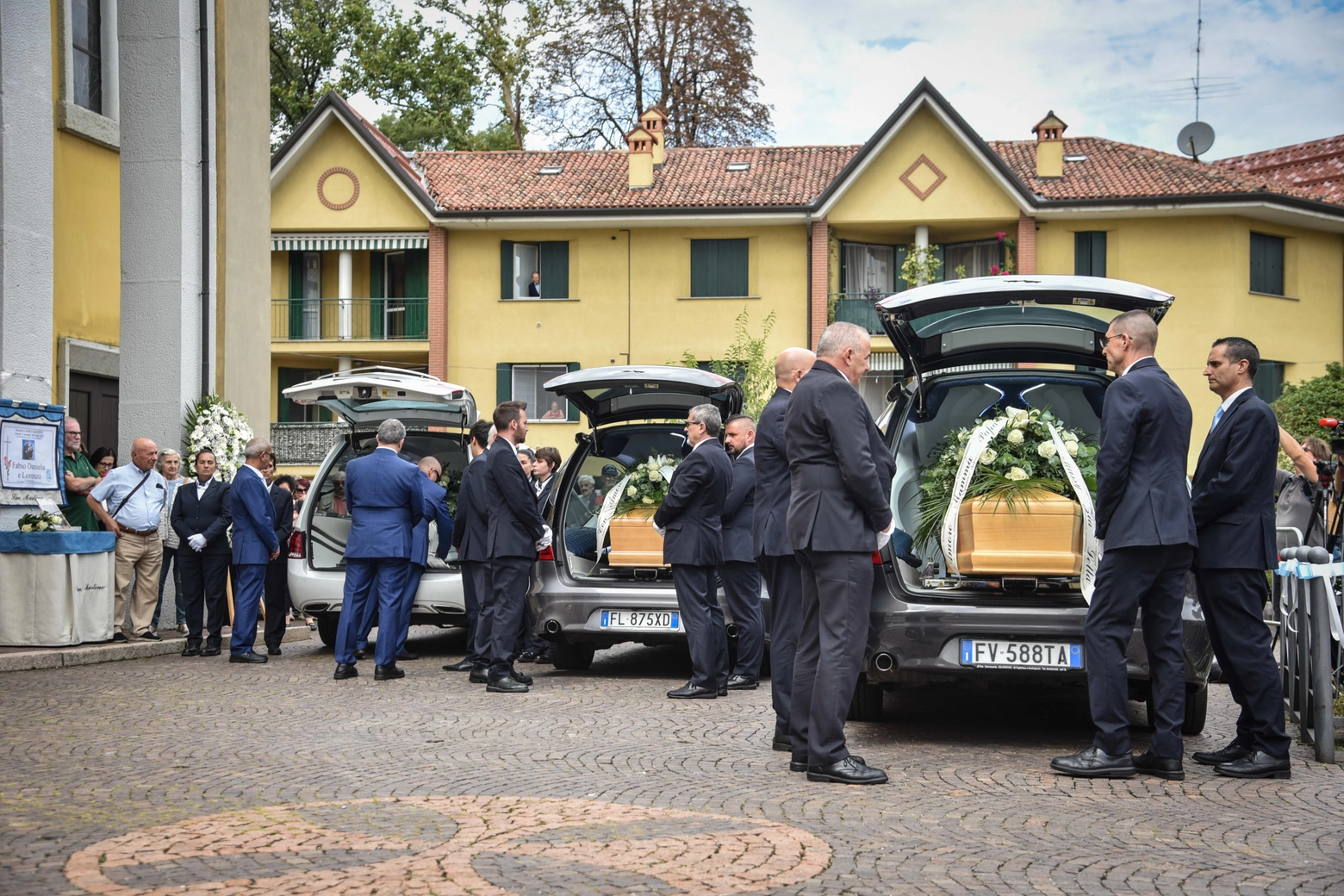 Funerali di Fabio Chiarioni, Daniela Albano e Lorenzo a Paderno Dugnano