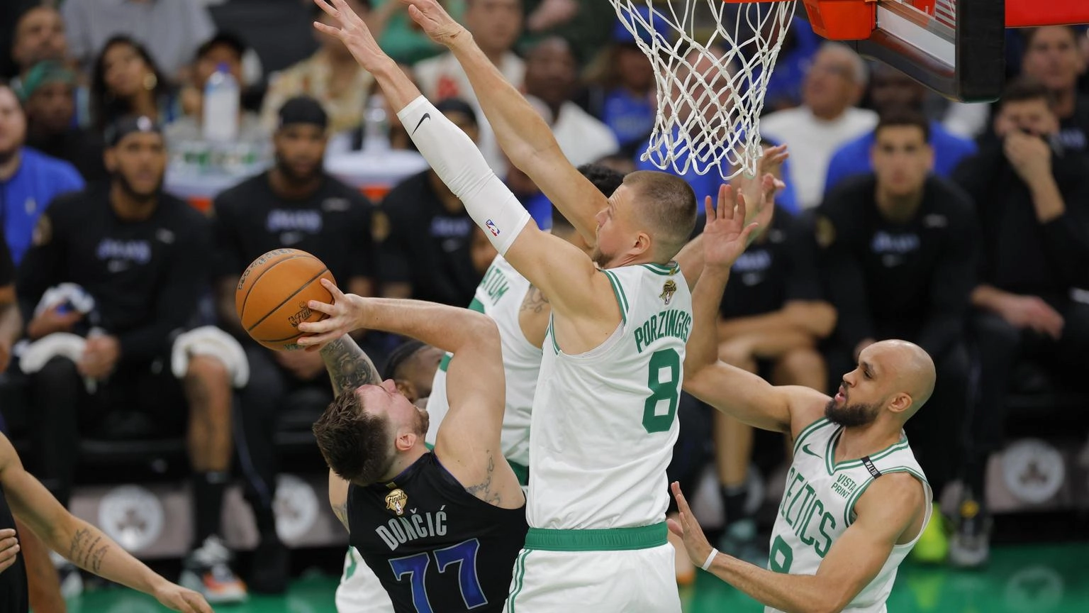 Basket: finale Nba, Boston strapazza Dallas in gara 1