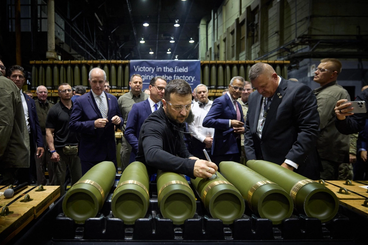 Volodymyr Zelensky visita una fabbrica d'armi a Scranton, Pennsylvania