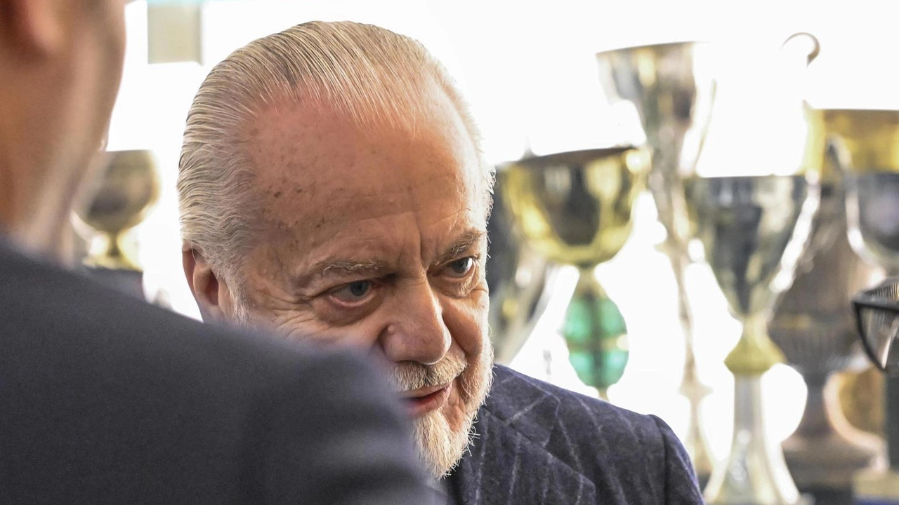 La Procura di Roma accusa De Laurentiis di falso in bilancio per le annate 2019-2021. Al centro, le operazioni Manolas e Osimhen.