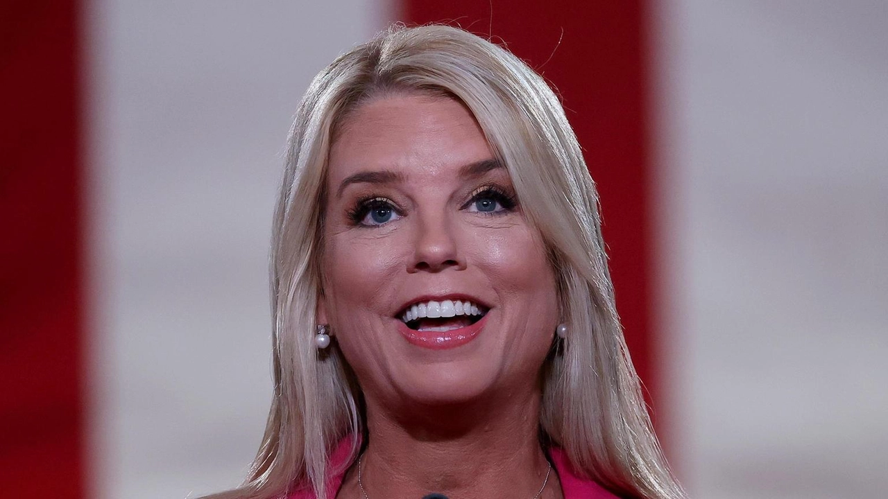 Donald Trump nomina Pam Bondi ministro della Giustizia. Lo annuncia il presidente eletto sul suo social Truth. Bondi è...