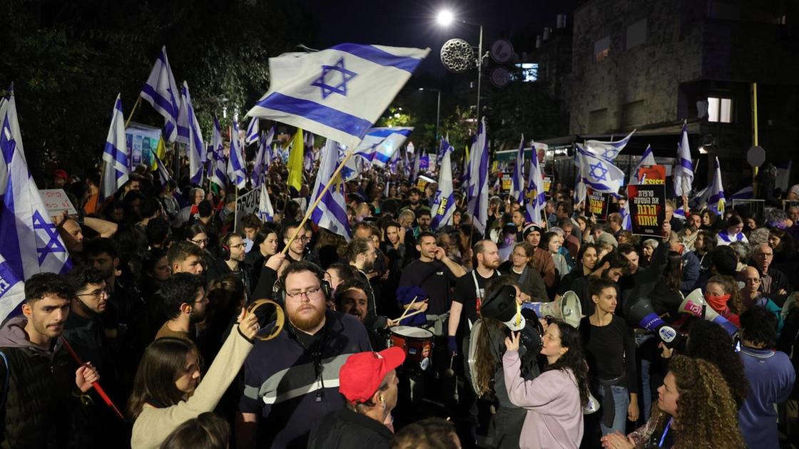 Scontri tra polizia e manifestanti vicino a casa di Netanyahu