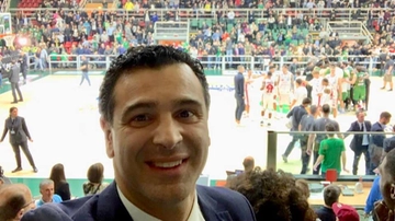 Chi è Gianluca Festa, l’ex sindaco con la passione per la squadra di basket di Avellino. Nell’inchiesta un “gioco” di appalti e sponsorizzazioni