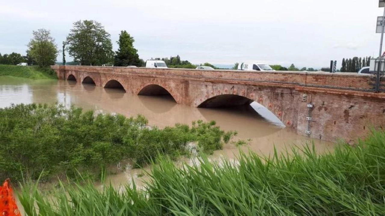 Alluvione Emilia Romagna, la situazione dei ponti a Modena