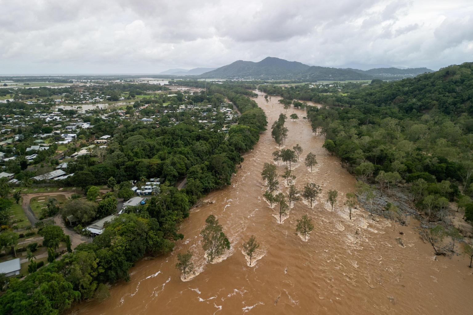 Alluvioni in Queensland: morta una donna, allerta coccodrilli e evacuazioni in corso