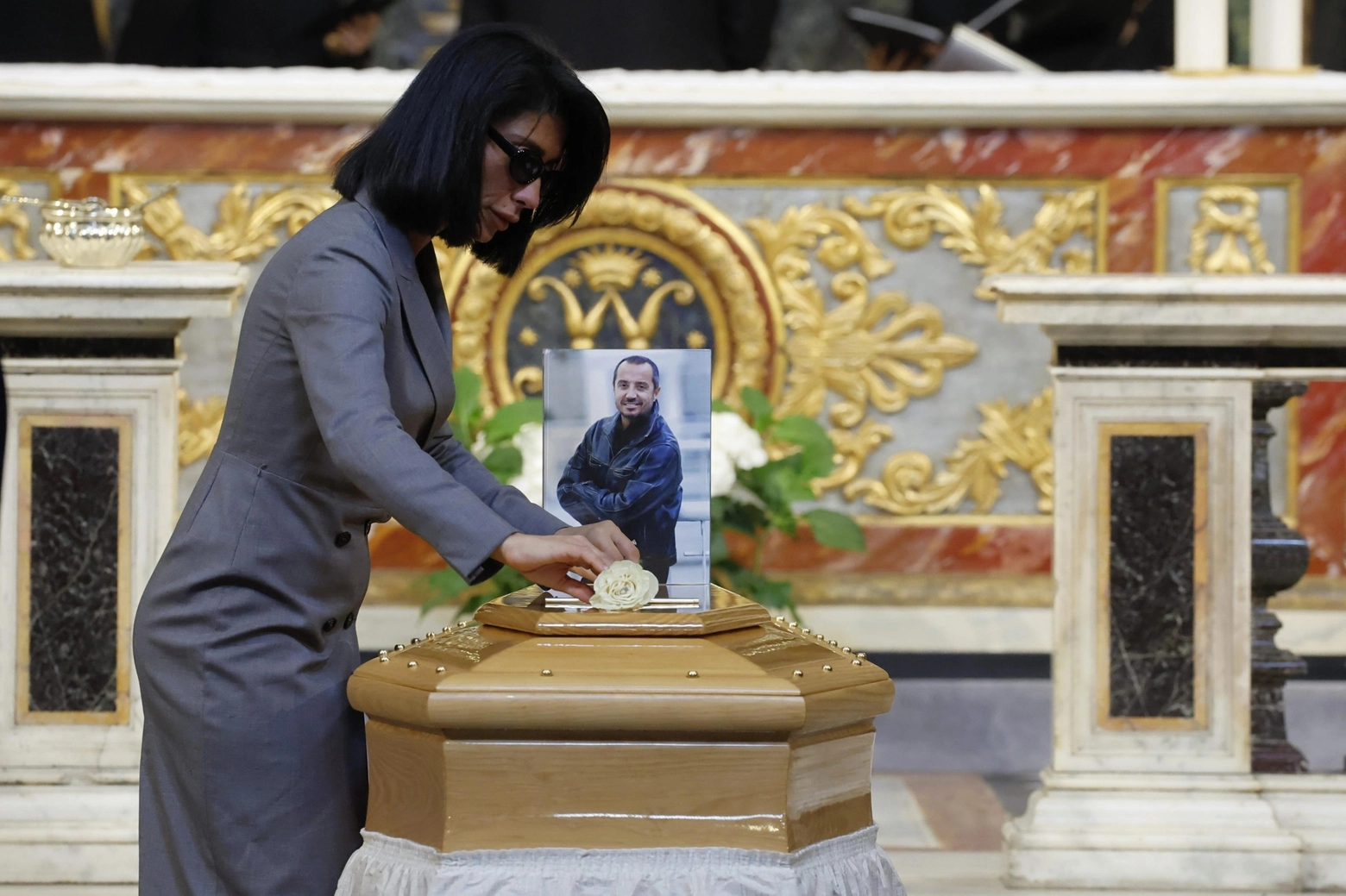 Giulia Berdini al funerale del marito Franco Di Mare