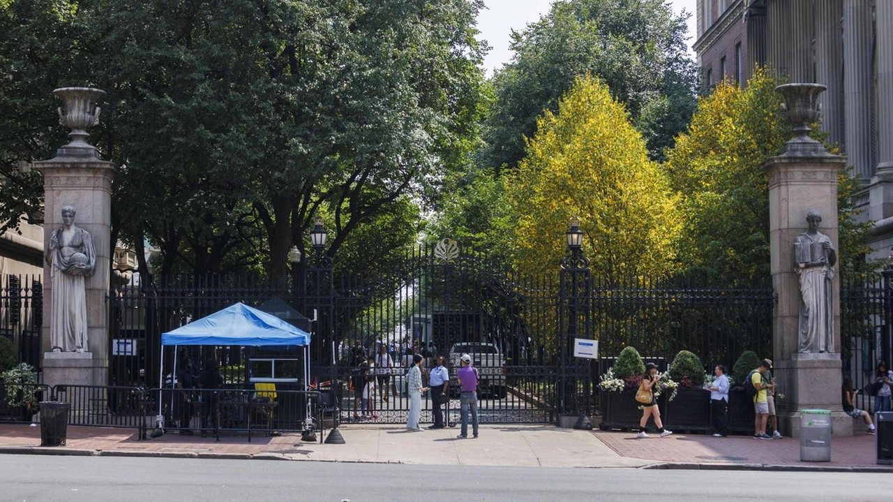 La Columbia University cede alle richieste di Trump per mantenere i finanziamenti federali revocati.