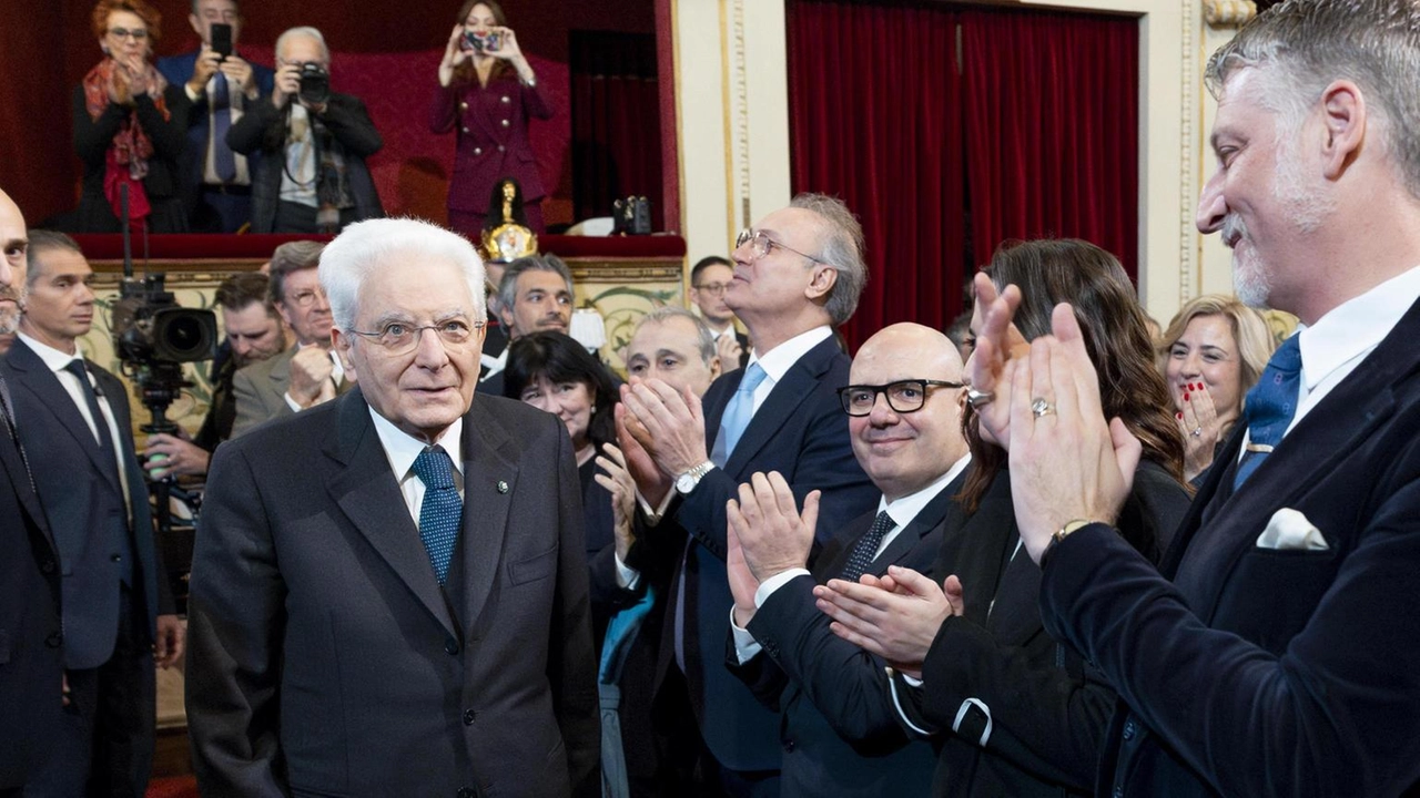 Il presidente Mattarella sottolinea l'importanza della cultura contro la compressione tecnologica.