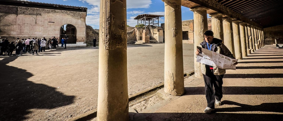 Pompei: scoperta una megalografia dionisiaca nei nuovi scavi