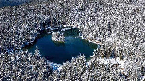 Quelle immersioni nei laghi ghiacciati. È un Tirolo da brividi