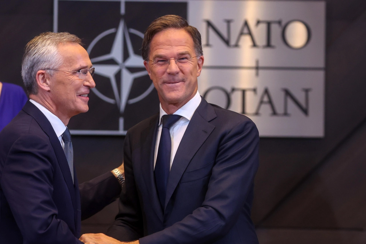 Nato, Jens Stoltenberg e Mark Rutte al passaggio di consegne