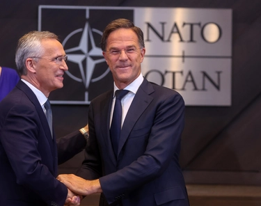 Nato, cambio al vertice: Mark Rutte segretario al posto di Stoltenberg. Le sfide dell’Alleanza Atlantica