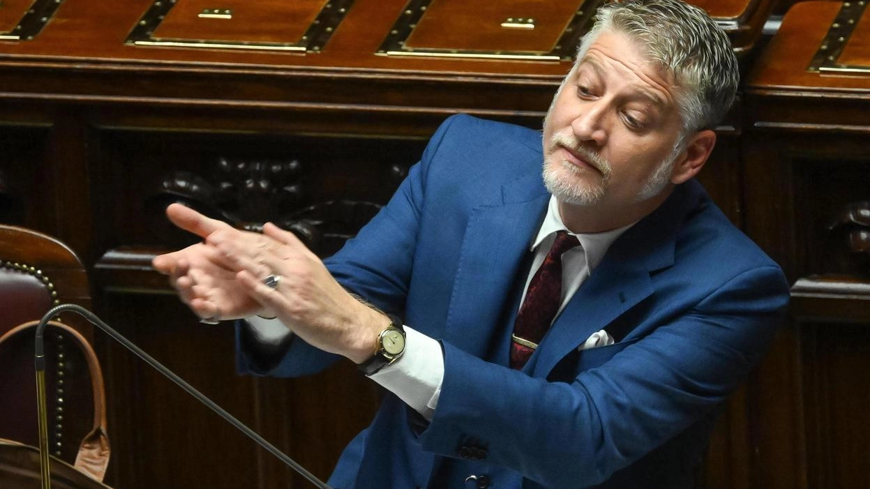 Francesco Spano, scelto dal ministro appena dieci giorni fa, si dimette dopo le polemiche. Giuli: "Barbarico clima di mostrificazione". Il caso degli incarichi al Maxxi e i malumori FdI.