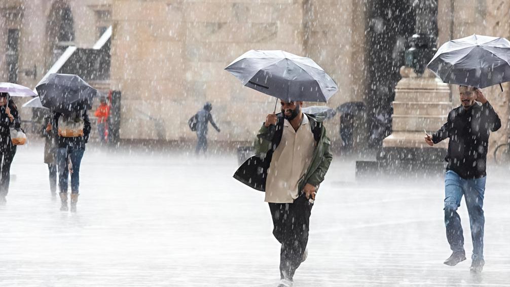 Allerta rossa, scuole chiuse a Bologna. E il sindaco: evacuate i piani bassi