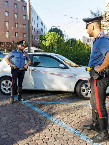 La lite per la droga, poi le coltellate. Ammazzato a 26 anni, c’è un fermo