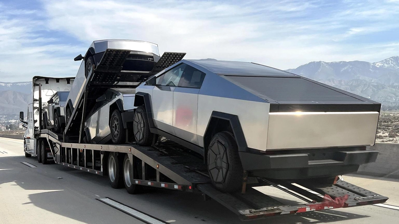 Nuovi guai per Tesla, richiama 46.000 Cybertruck in Usa