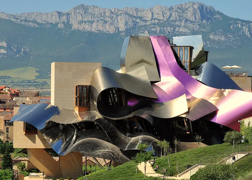 Architettura, in giro per il mondo inseguendo le opere di Frank Gehry